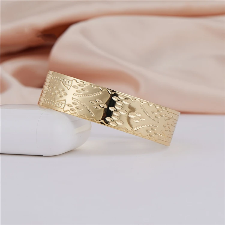 

2021 Best Selling Algerian traditional bangle gold bangle Iron bangle Moroccan women wedding charm gold bracelet, Picture shows