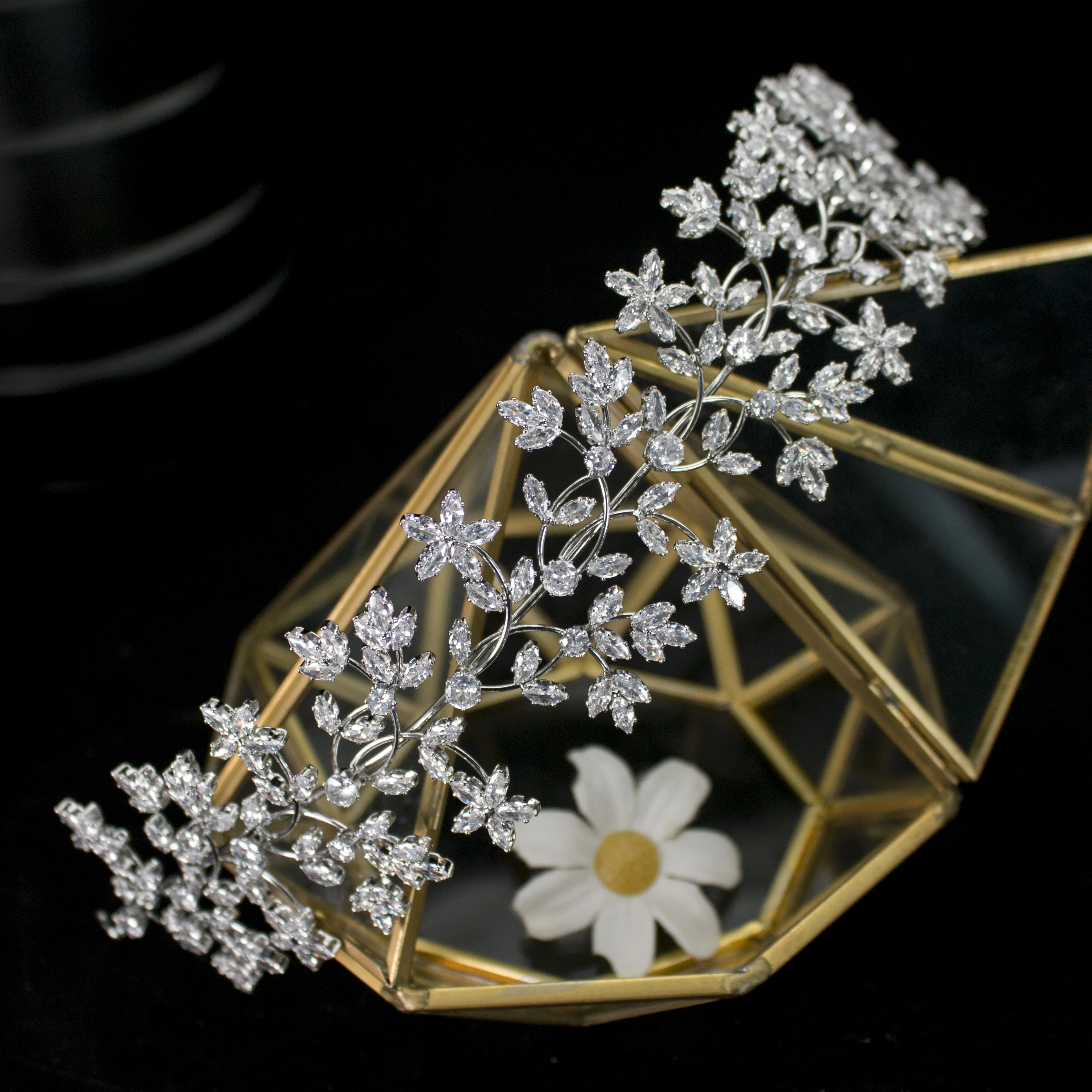 

Exquisite Cubic Zirconia High Quality Wedding hair accessories Bridal Headpiece, Silver