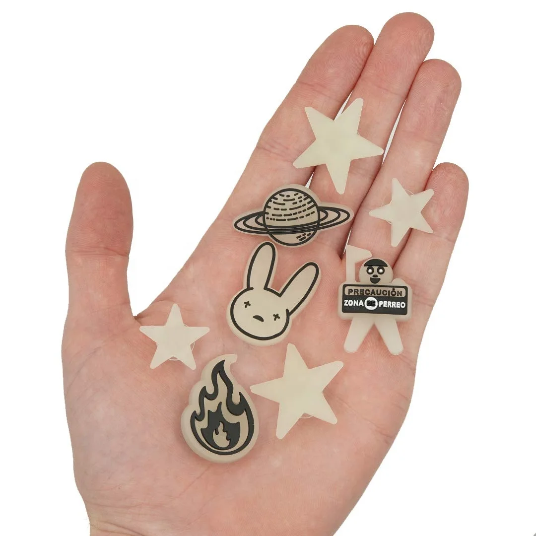 

8 Pieces Bad Bunny Shoe Charm Pins Glow In The Dark Charms For Bracelets Wristbands Shoes Cocomelon Party Backdrop, Customized color