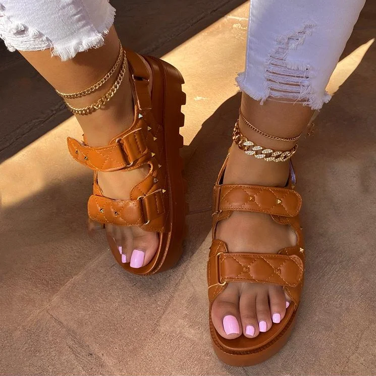 

2021 Summer Women Platform Sandal Casual Outdoor Sexy Flat Jelly Footwear Rivet Slipper Lady Beach Slide New Design Fashion Shoe