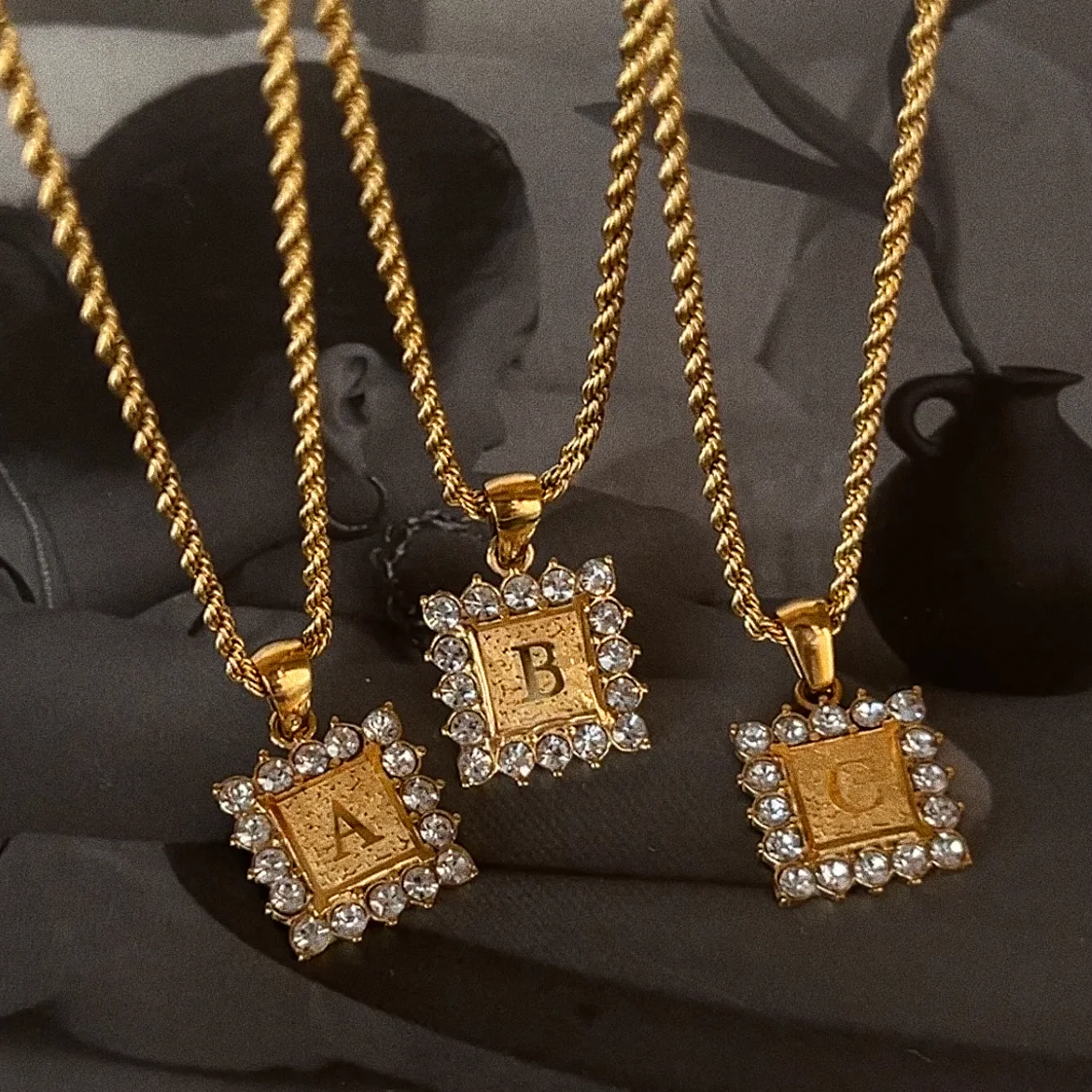 

2022 Dazan Hot 18k Gold Plated Stainless Steel Initial Letter Alphabet Iced Zircon Square Pendant Twist Chain Necklace Women
