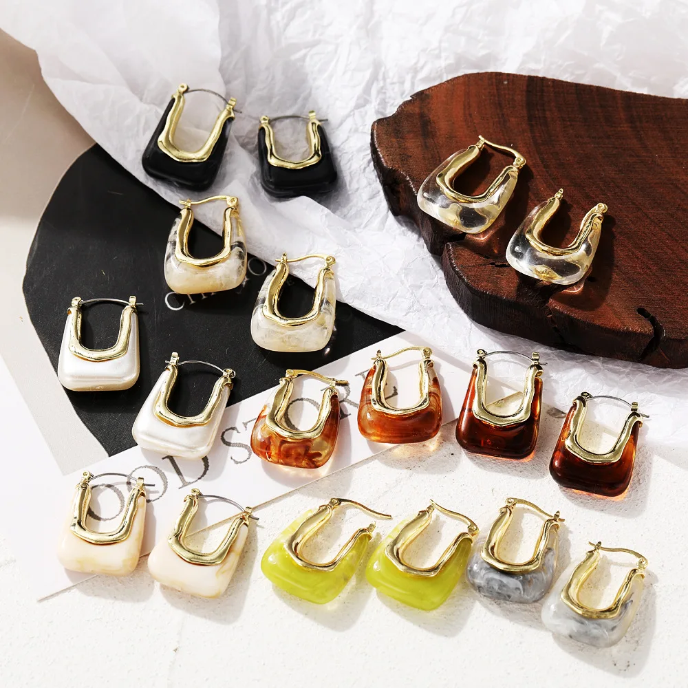 

Retro Transparent Resin Geometric Irregular U-shaped Hoop Earrings for Women Gold Plated Acrylic U Shape Hoop Earrings(KER661), Same as the picture