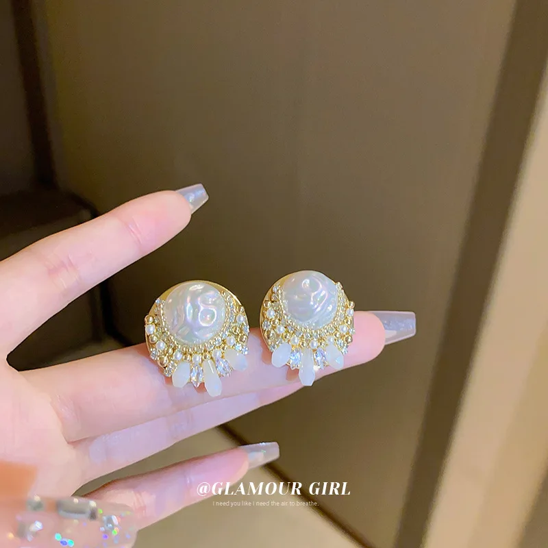 

White fashion diamond Baroque pearl earrings silver needle earrings woman