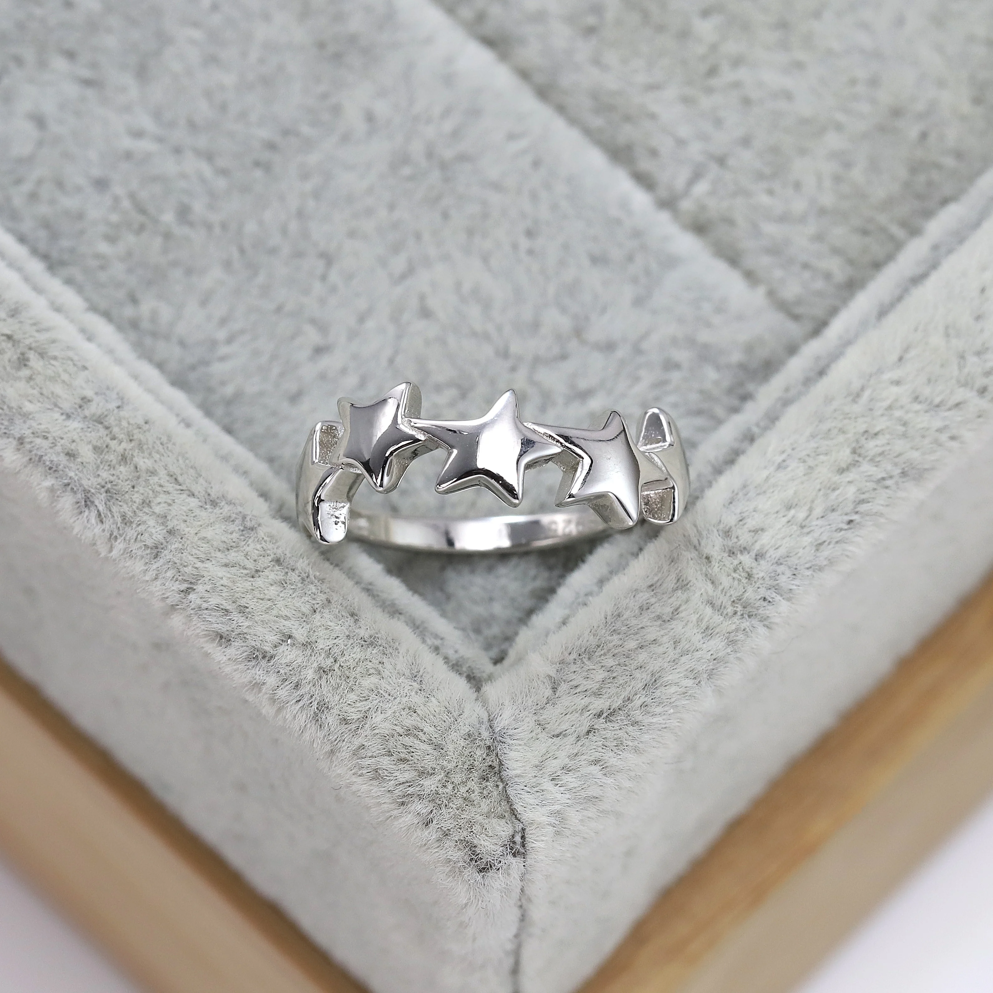 

Best selling European and American S925 silver fashion simple wedding ring star creative jewelry women's gifts
