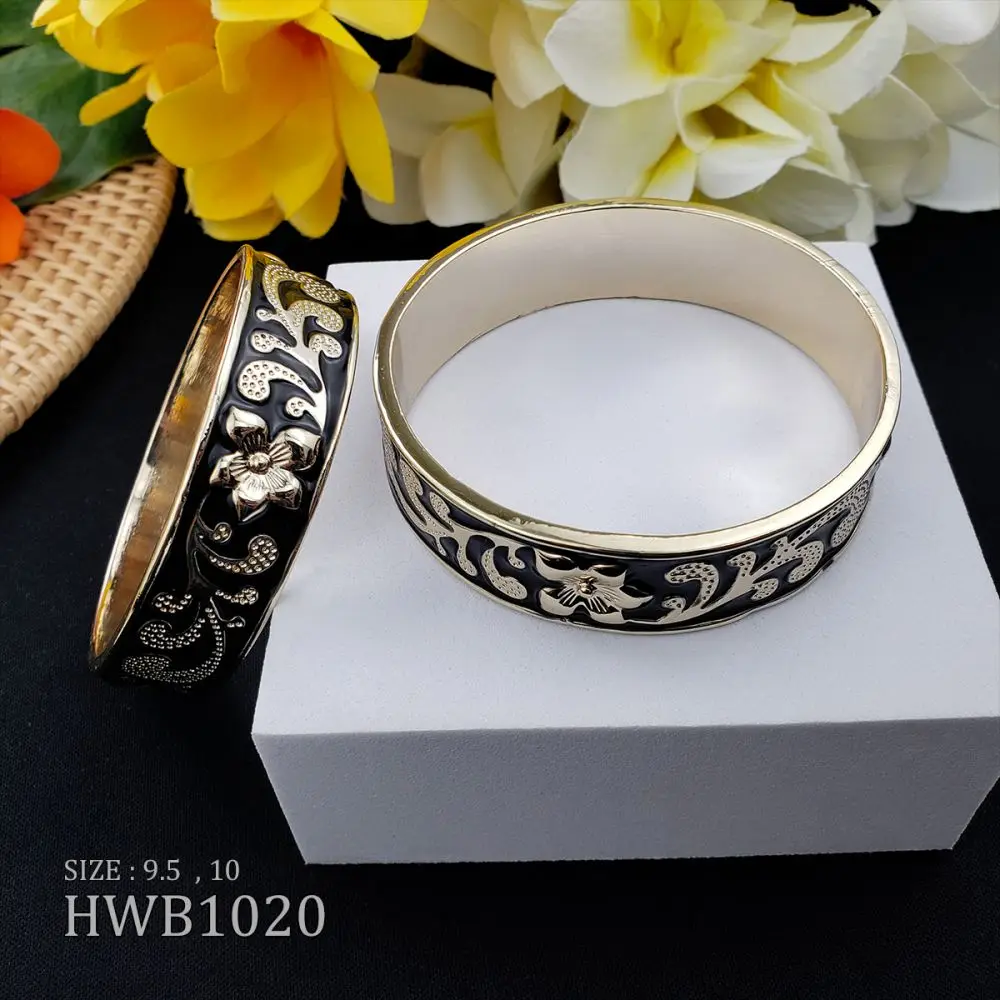 

Fast delivery Hawaiian Plumeria flower black enameled gold luxury bracelet