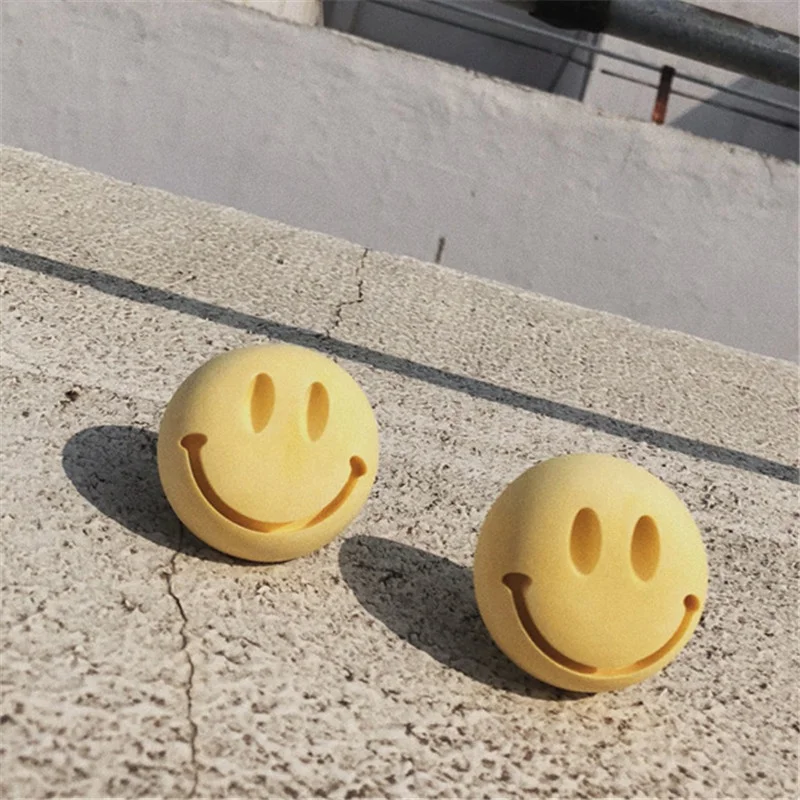 

Smile Face Shaped Scented Ceramic Aroma Stone Diffuser Essential Oil Fragrance Reed Diffuser, Yellow