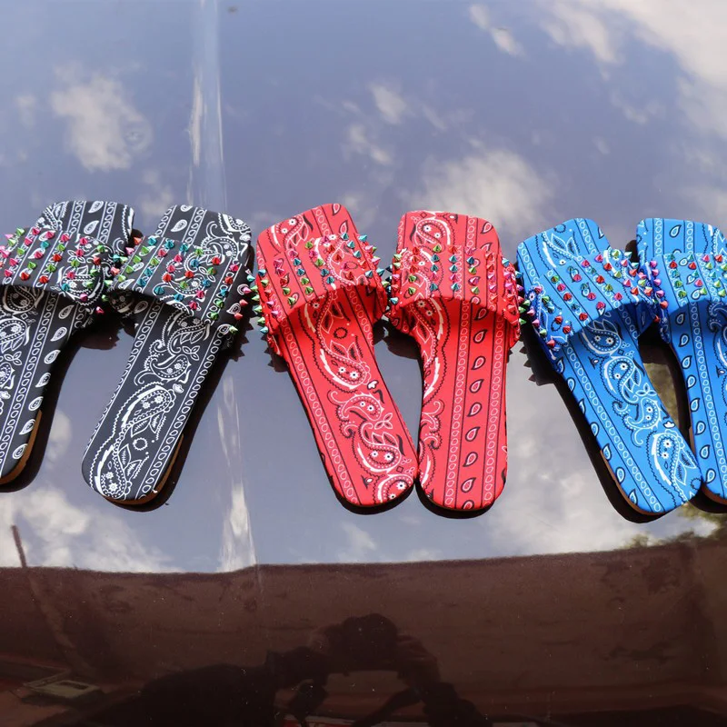 

Wholesale 2021 Newest Luxury Flat Shoes Women Summer Wear Rivet Famale Slippers Woman, Picture showed