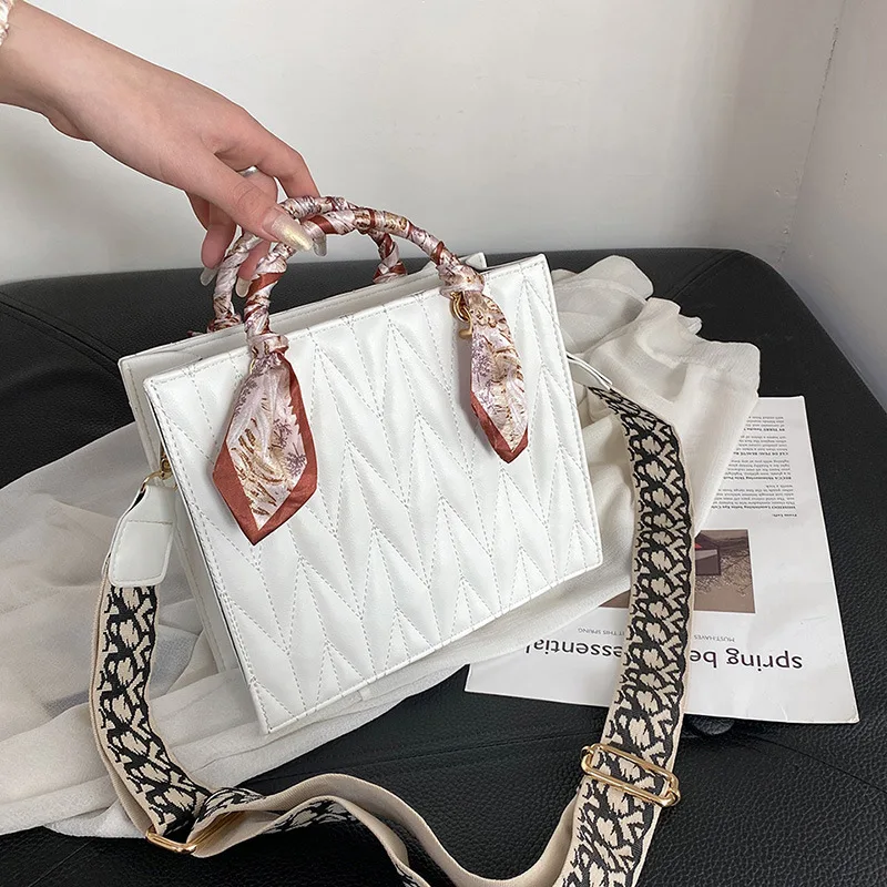 

2021 luxury summer embroidery large underarm shoulder bags women handbags fashion design flap wide strap ladies tote purses, Black, white, red, khaki