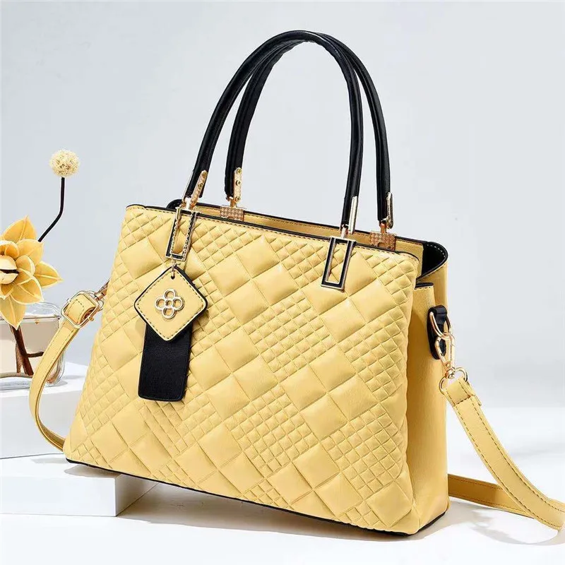 

Factory new large capacity practical commuting big women handbags leather Korean hot lady shoulder bag cross-body bag wholesale