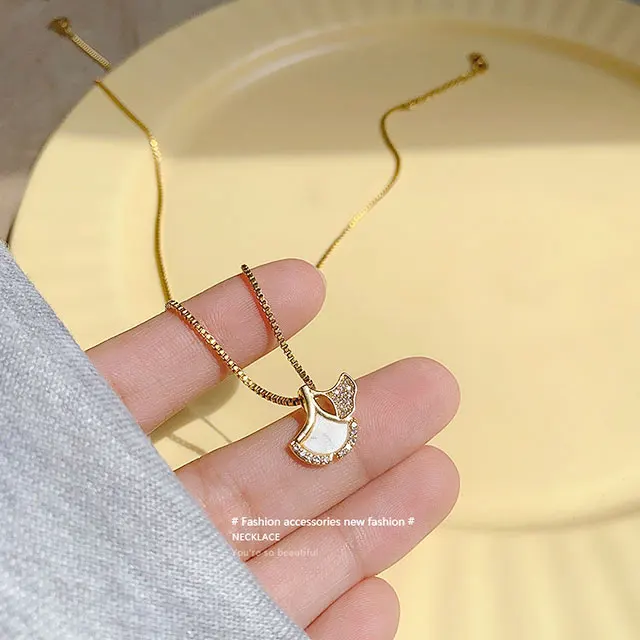 

ADELANTE Factory Wholesale Gold Zircon Small Fresh Style Ginkgo Leaf Shaped Necklace