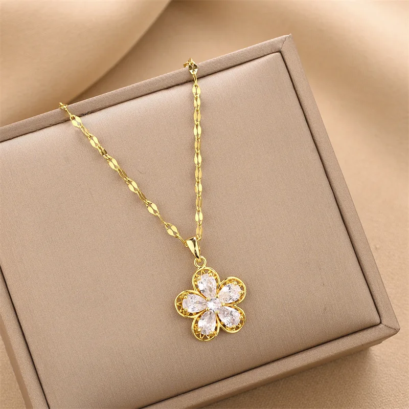 

2022 New Arrival Stainless Steel Flower Necklace 14K Gold Plated Sparkling Cubic Zircon CZ Flower Pendant Necklace for Women