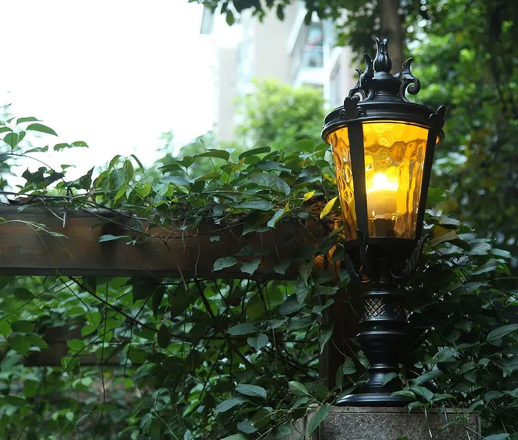 High quality aluminum vintage antique standing solar powered garden lamp outdoor LED solar garden pole light