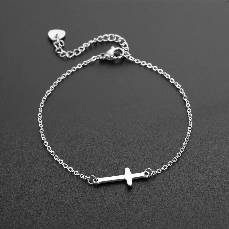 

Lateefah 2022 New Arrival Religious Cross Bracelet Simple Waterproof Stainless Steel Cross Charm Bracelet for Unisex