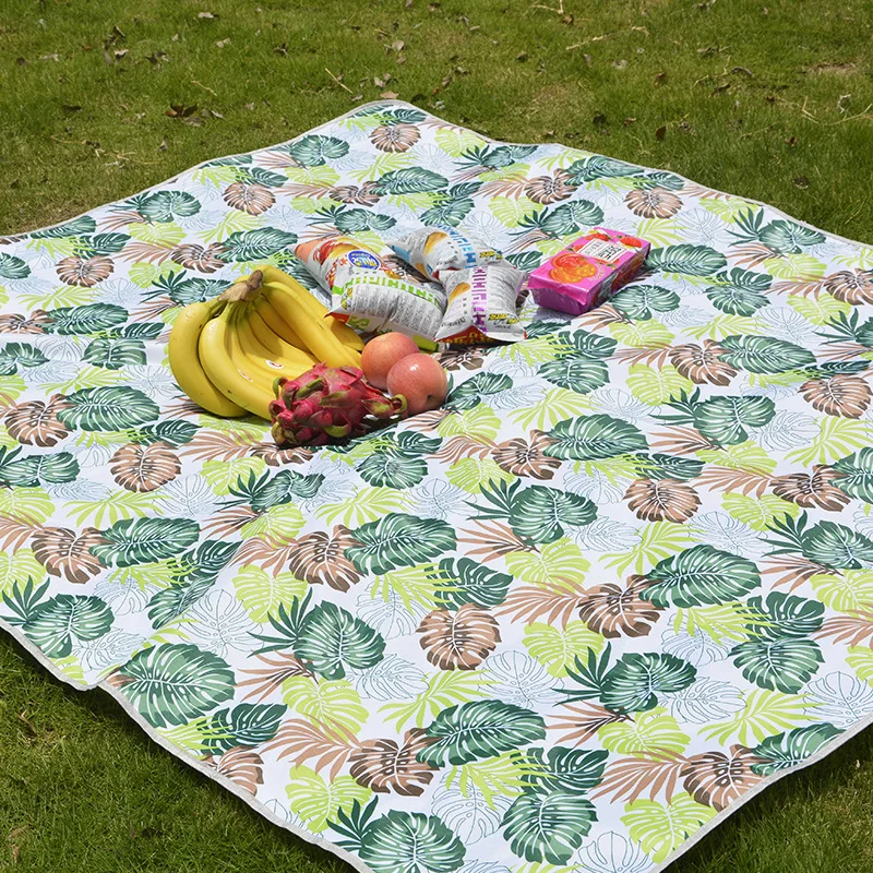 

Hot selling oversized folding tropical group beach large blanket custom waterproof foldable large size picnic mat