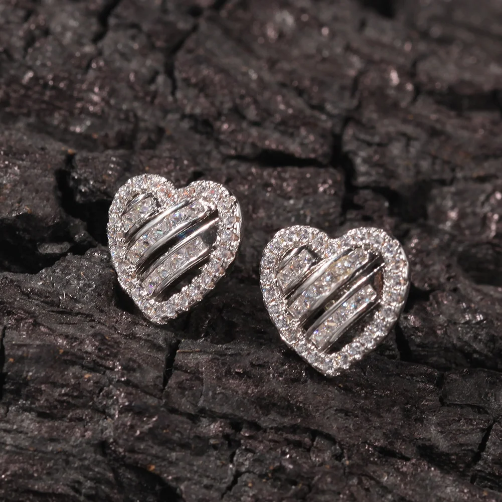 

Hip Hop zircon Paved Bling Ice Out Heart Stud Earring For Women Men Unisex Rapper Jewelry Couple Lovers Gift, Picture shows