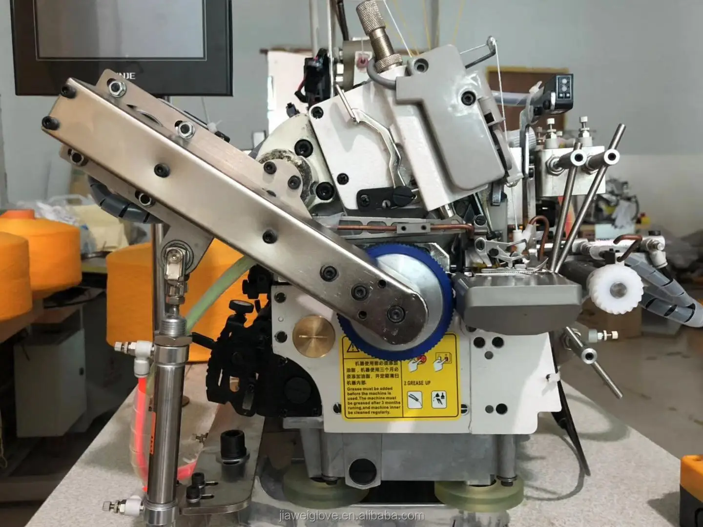 
Automatic glove overlock sewing machine 