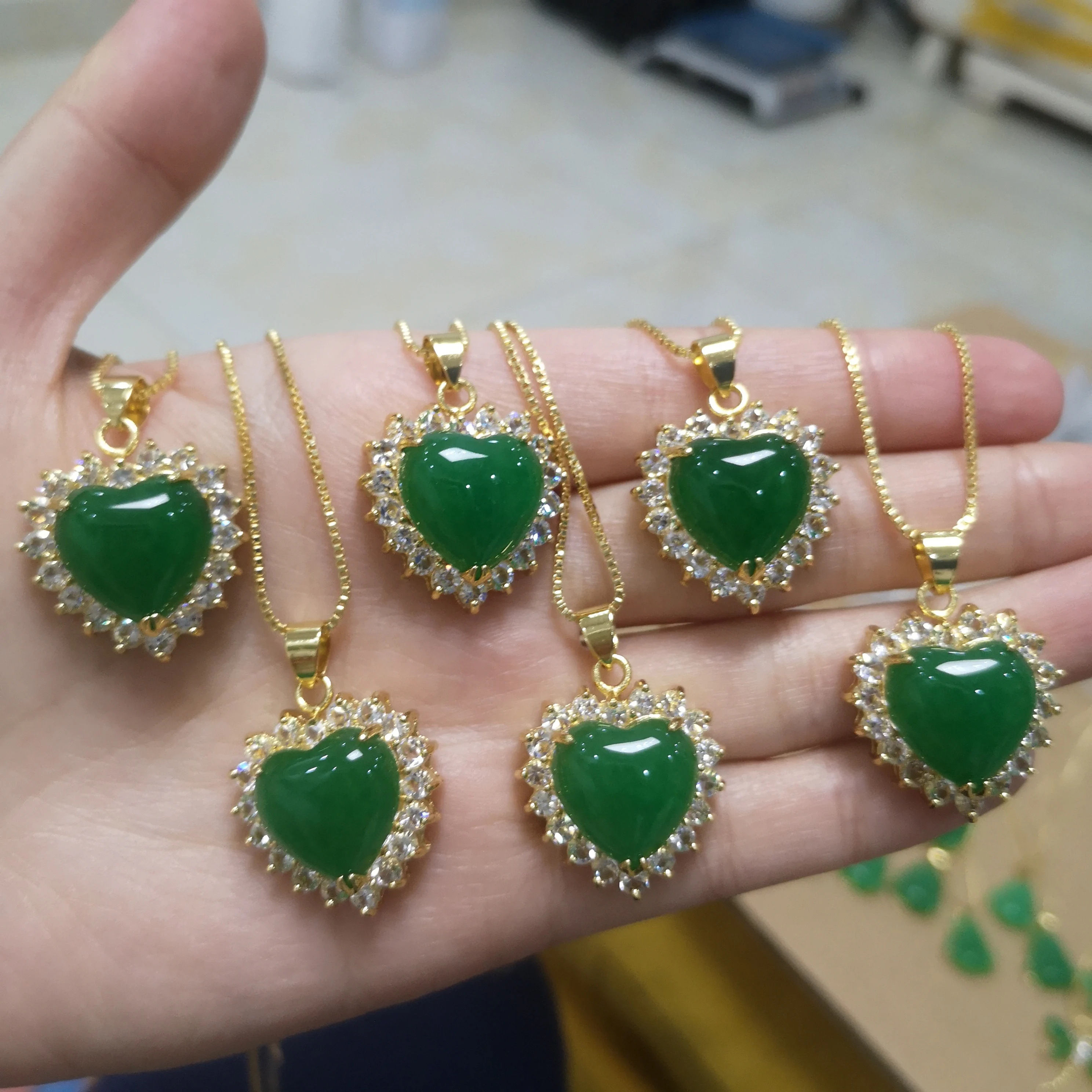 

2021 HOT! jialin jewelry Wholesale Natural Stone Heart Design green Jade Necklace women necklace