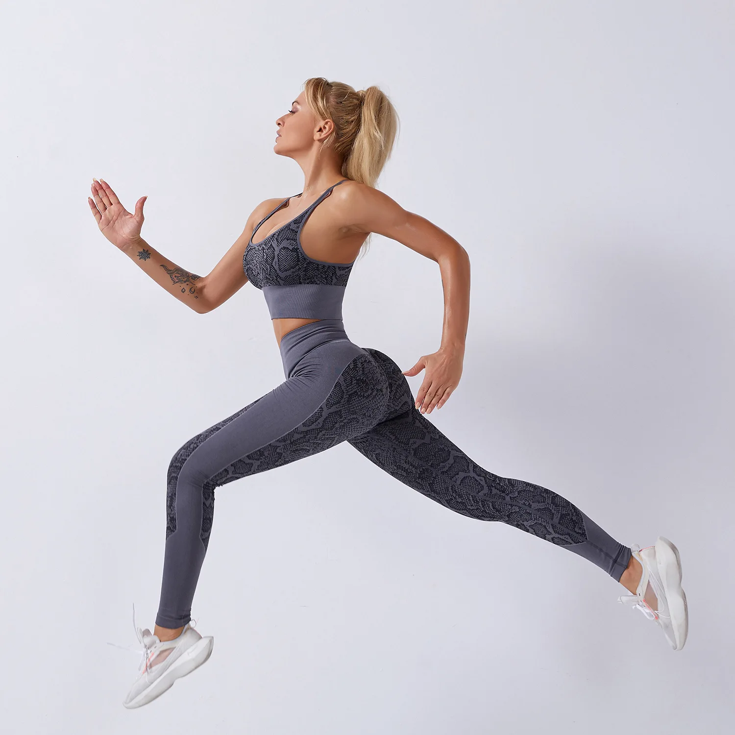 

Low MOQ women active wear snake print gym clothing set workout 2 piece seamless private label Yoga set