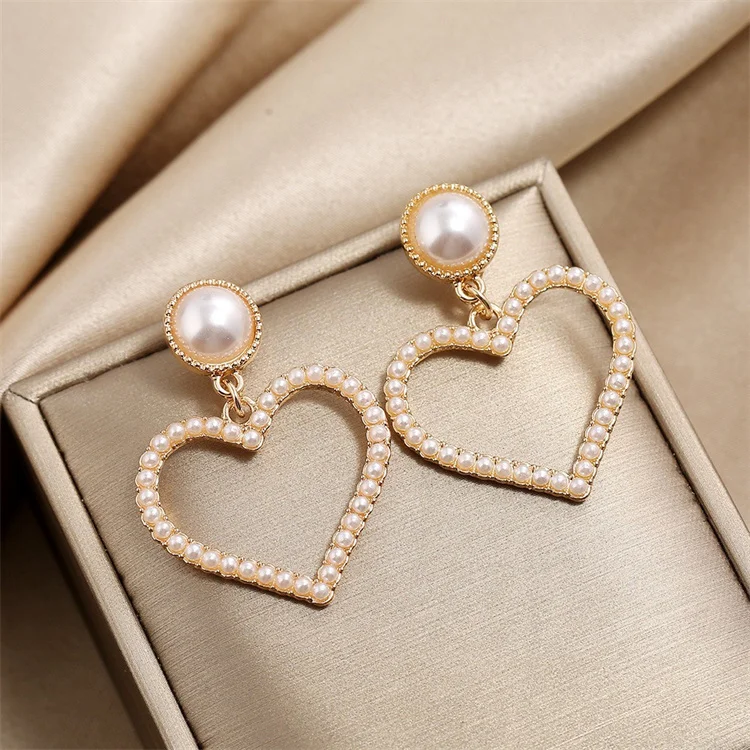 

Simple Gold Color Metal Simulated Pearl Stud Earrings Fashion Big Circle Heart Statement Women Party Jewelry, White