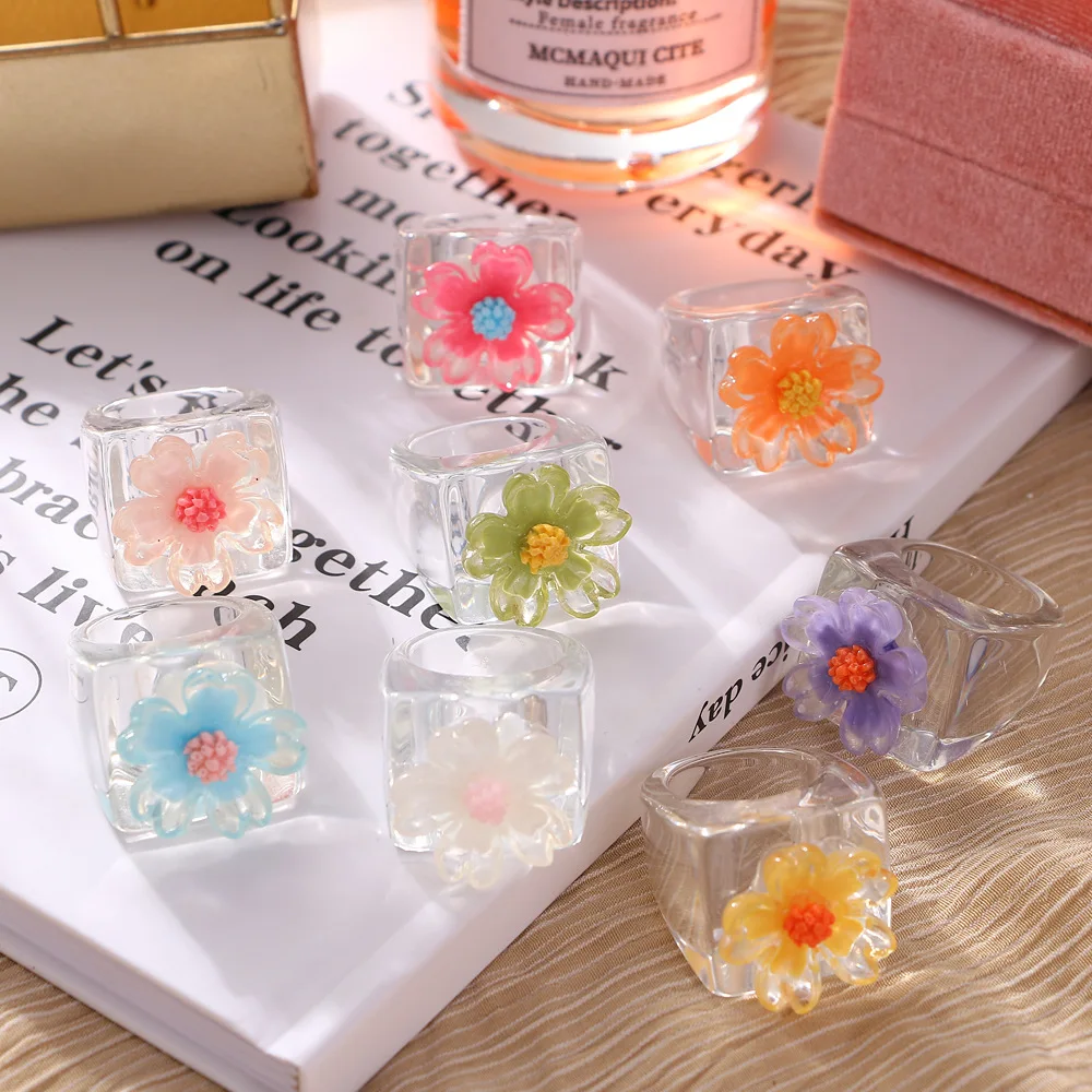 

Transparent Multicolor Resin Acrylic Rings Personalized Chunky Resin Ring Dried Flower Finger Ring for Girls, Picture shows