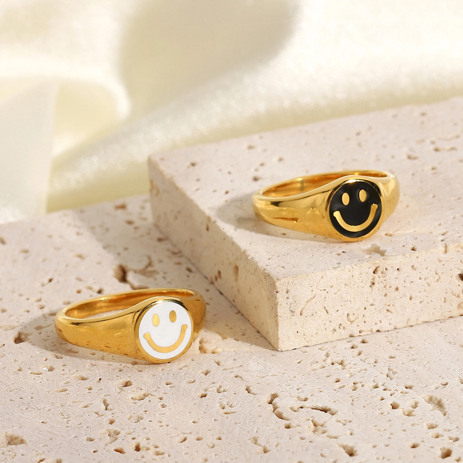 

Custom Stainless steel Jewelry 2021 Symbol Smile Face Band Ring Gold Plated Enamel Smiley Signet Ring