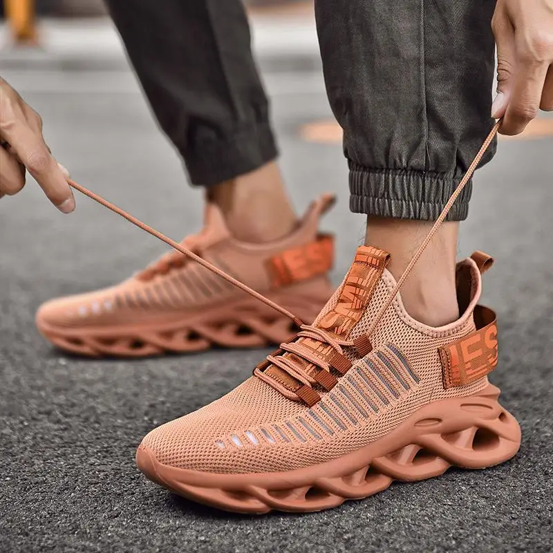 

Breathable male sneakers Fashion men lightweight blade running shoes shoproof la up height increase walking Gym shoes men