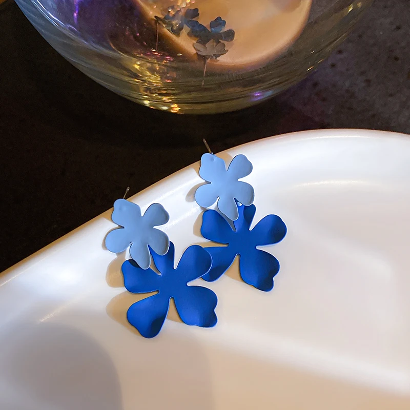 

2021 fashion trendy blue pendant flower earrings