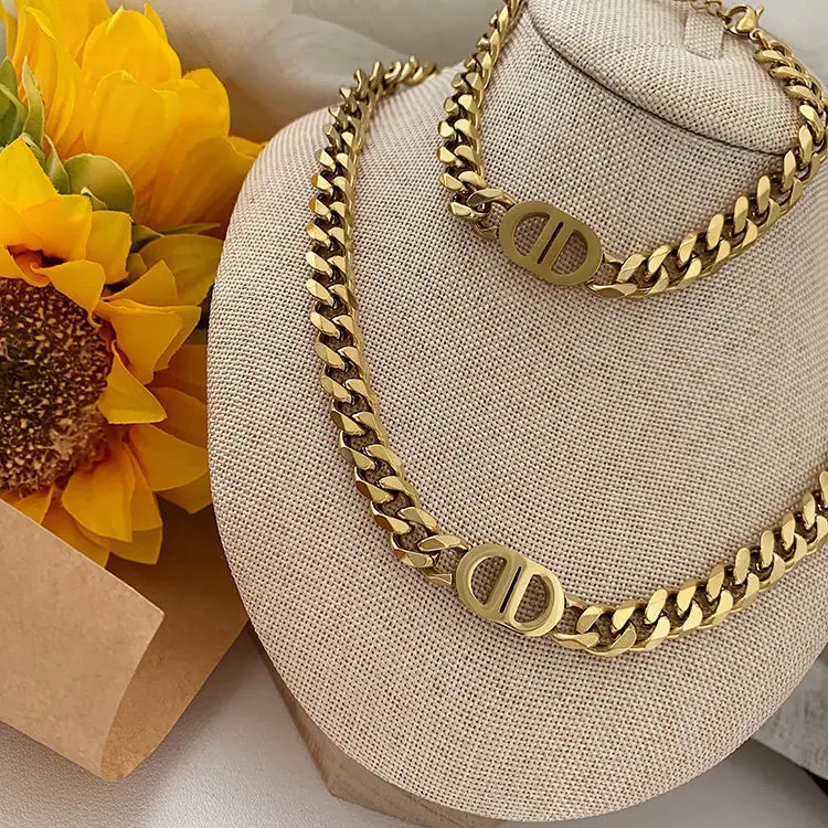 

DAIHE High Quality Thick Chain Letter Short Necklace Stainless Steel Gold Plated Necklace Bracelet Sets