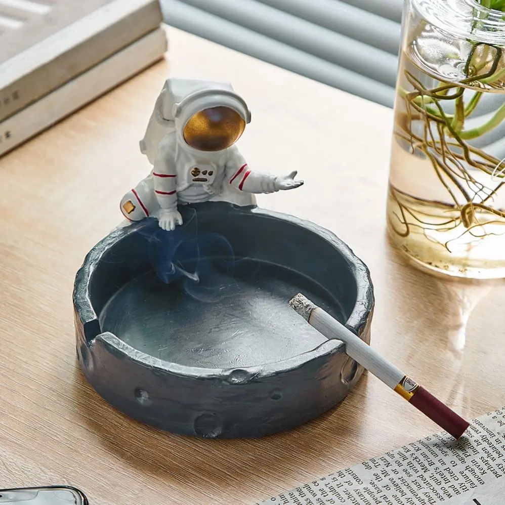 

Factory Custom Decorative Outdoor Modern Durable Ashtray Hot Sale Multicolor Personalized Astronaut Ashtray