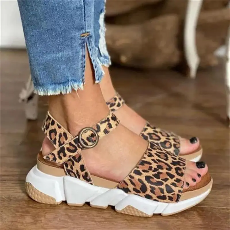 

2022 Summer Round Toe Casual Low Top Platform Sandals Large Size Leopard Print Sandals Ladies Rubber Outsole Sandals