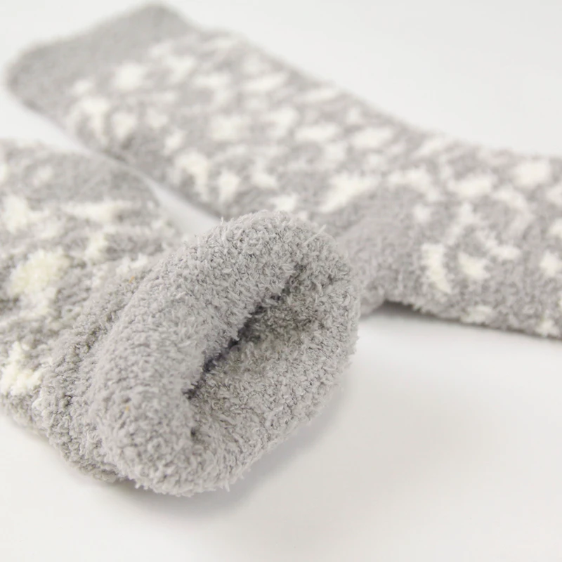 

Custom bulk polyester feather yarn fuzzy knitted anti slip floor socks for unisex home wear