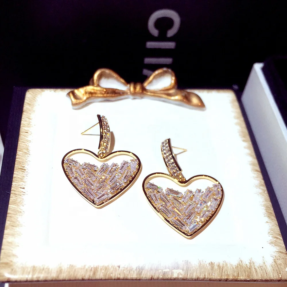 

New Designs Geometric Hollow Heart Pendant Earrings Exquisite Inlay Crystal Sparkling Heart Shape Stud Earrings