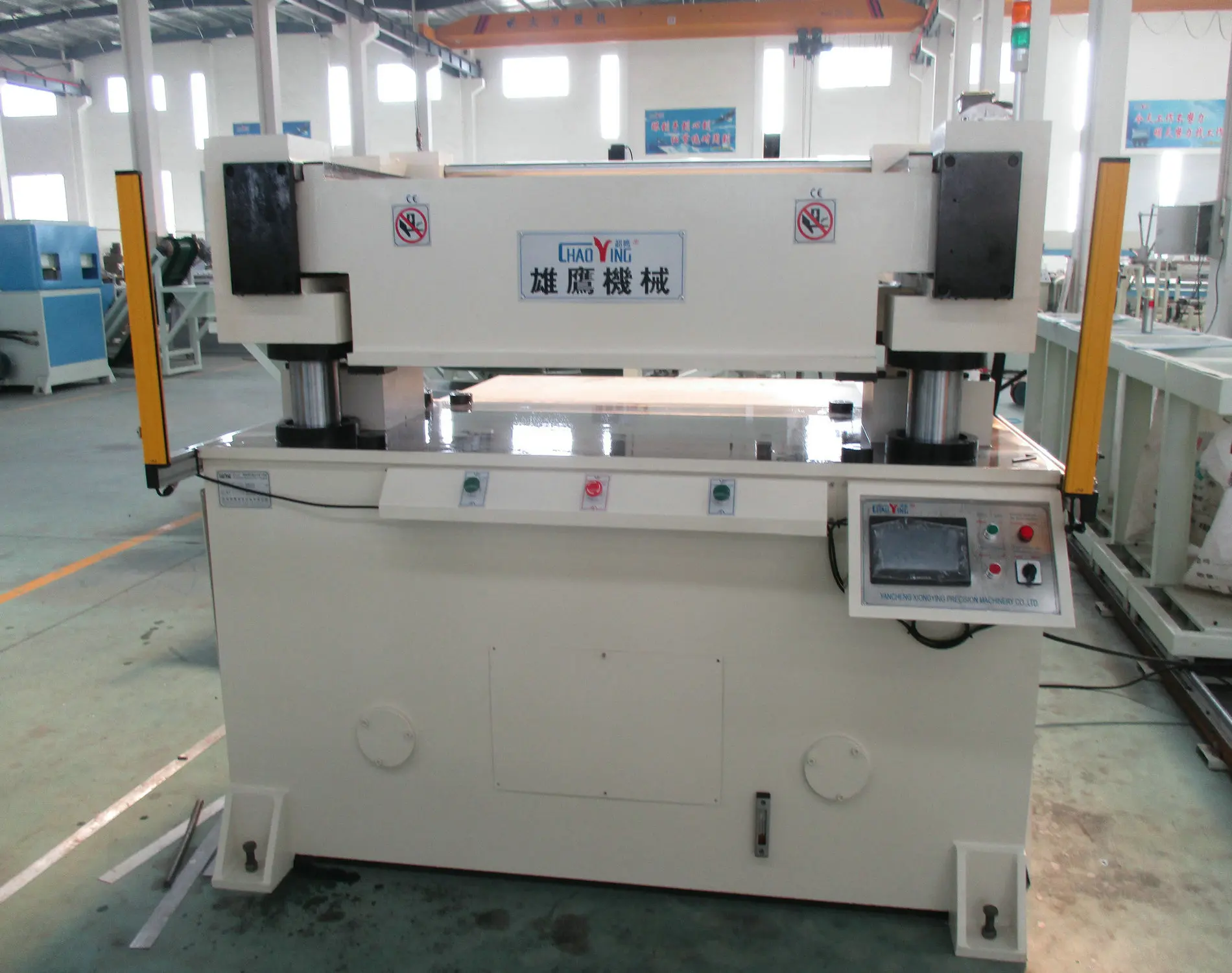 
Leather Upholstery Car Truck Seat Cover Cutting Machine 