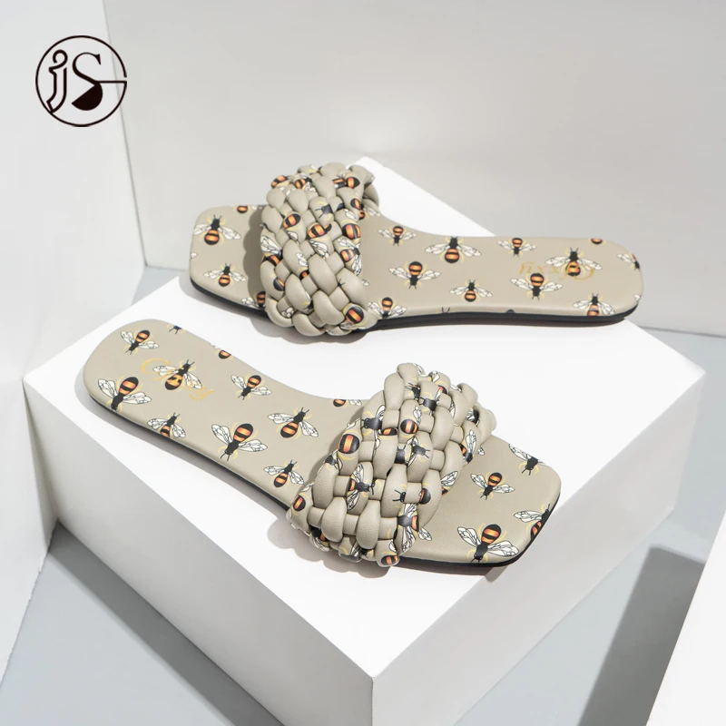 

Bee design on shoes girls fashion slippers custom slides slides footwear shoes women slippers, Picture