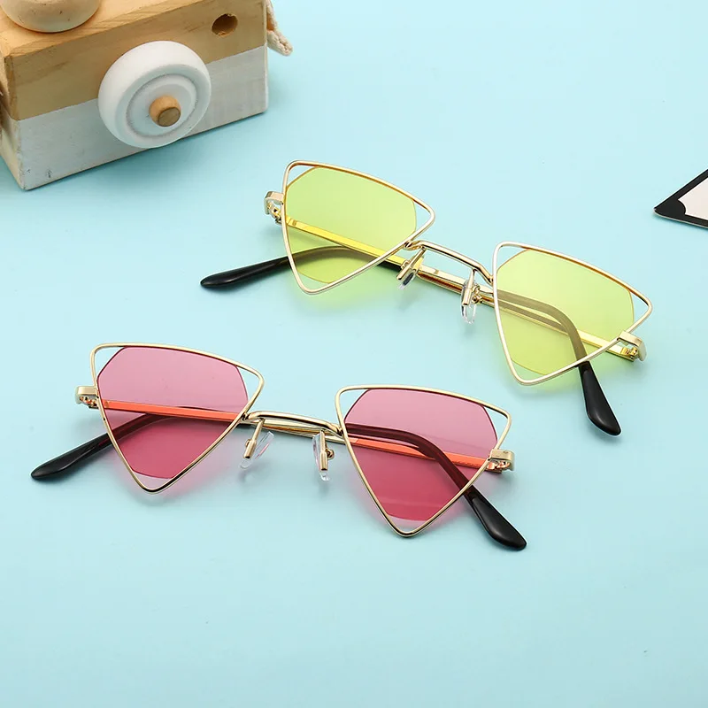 

B805 Retro Triangular Frame Hollow-Carved Design Polygon Lens Sunglasses Boys and Girls Street Film Sun glasses, 6 colors