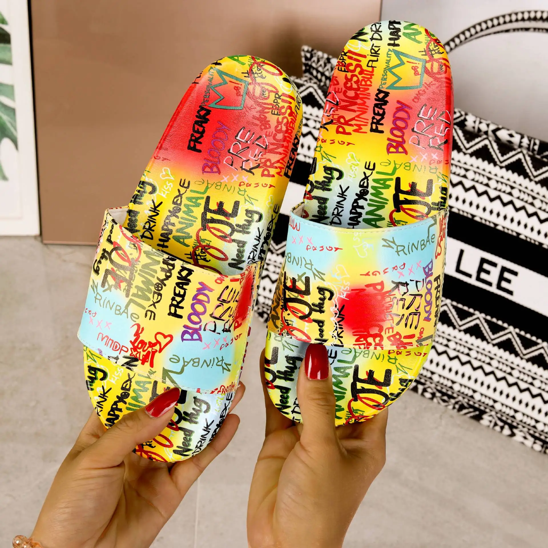 

2021 new Design Colorful Graffiti Comfortable Fashion Slippers for Women