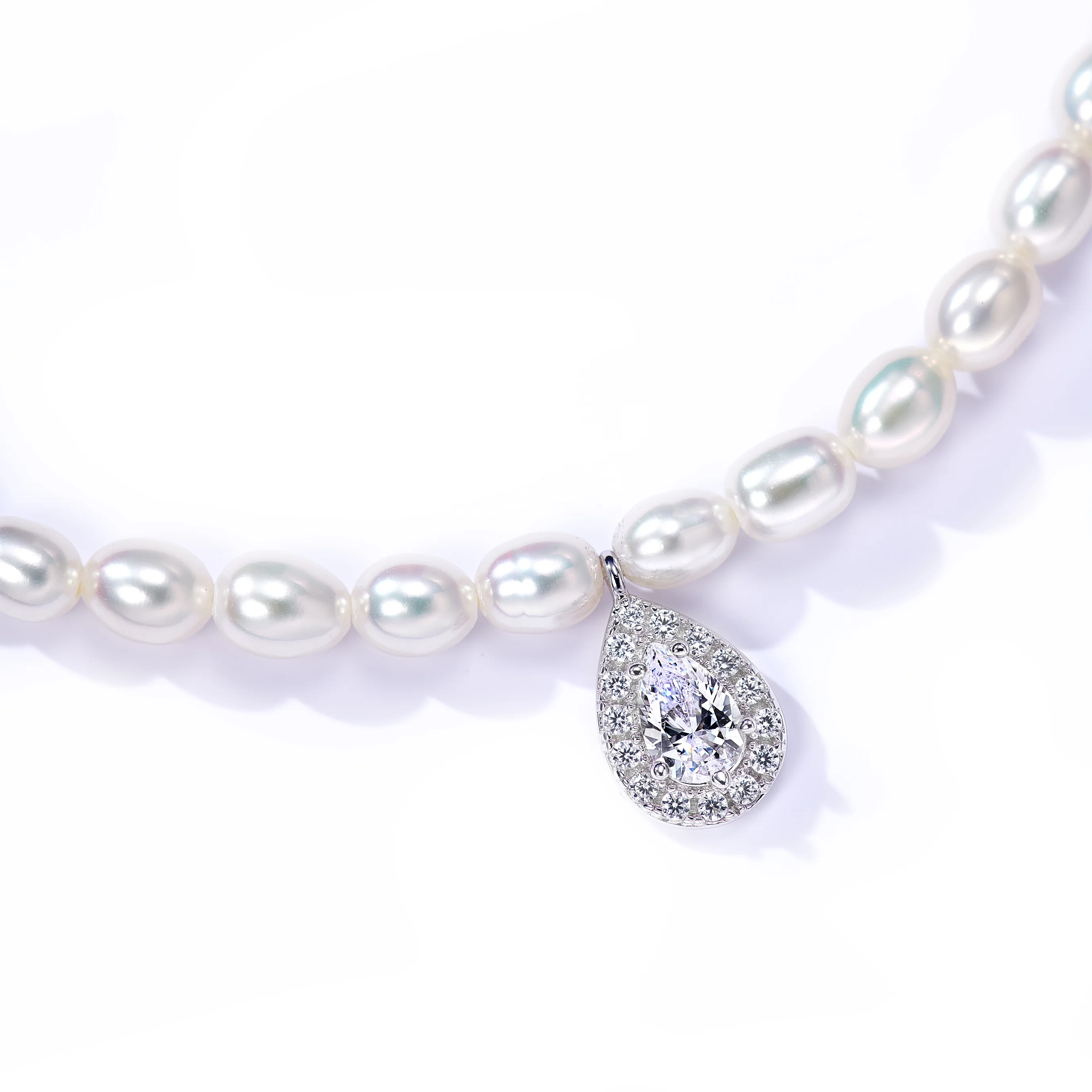 

Luxury high quality necklace for woman necklace suitable for multiple occasions