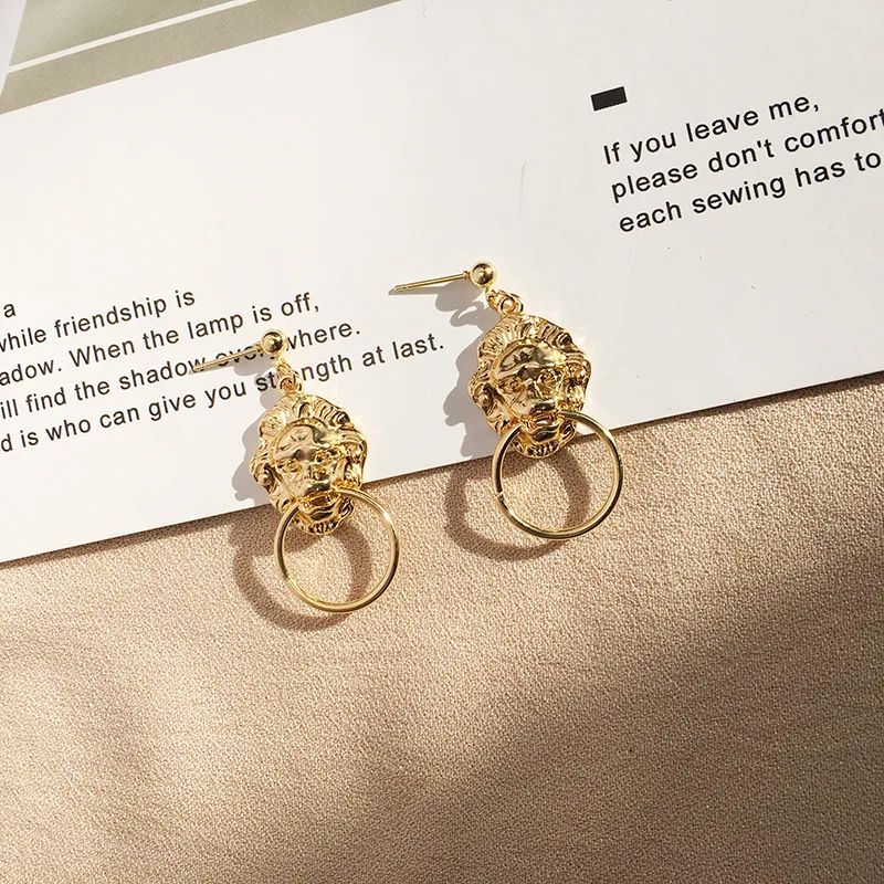 

2022 New Arrival European Gold Tone Hip Hop Lion Head Stud Earrings Lion Large Circle Earrings for Women