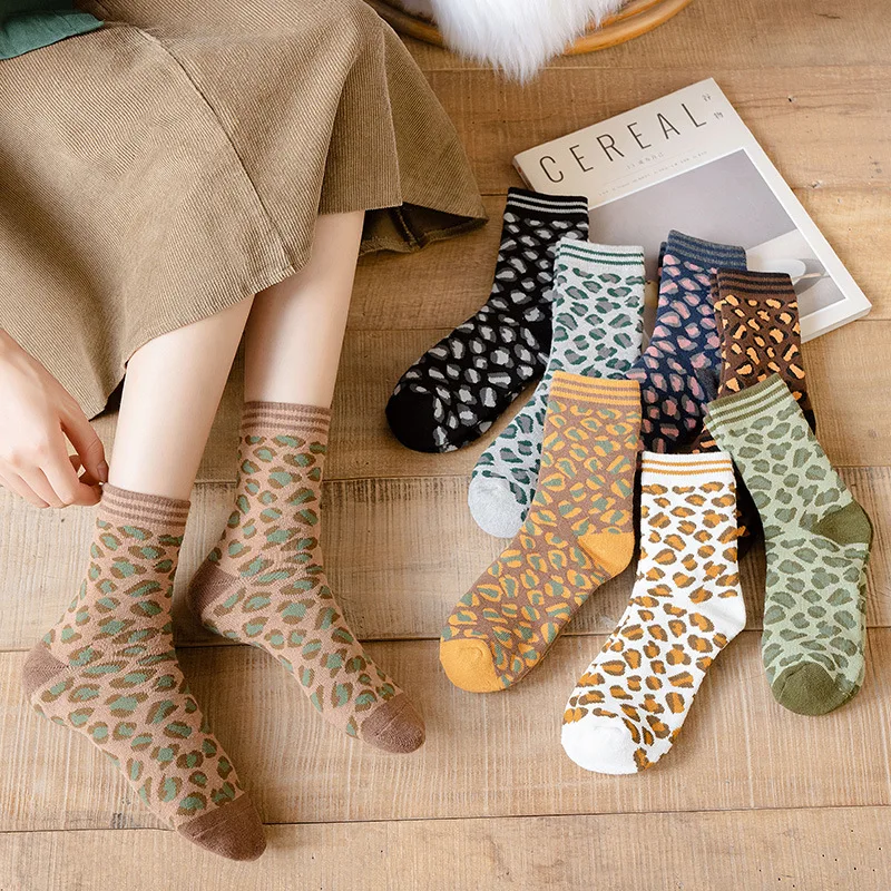 

Jingwen OEM Calcetines De Invierno Leopard Thermal Winter Fuzzy Socks