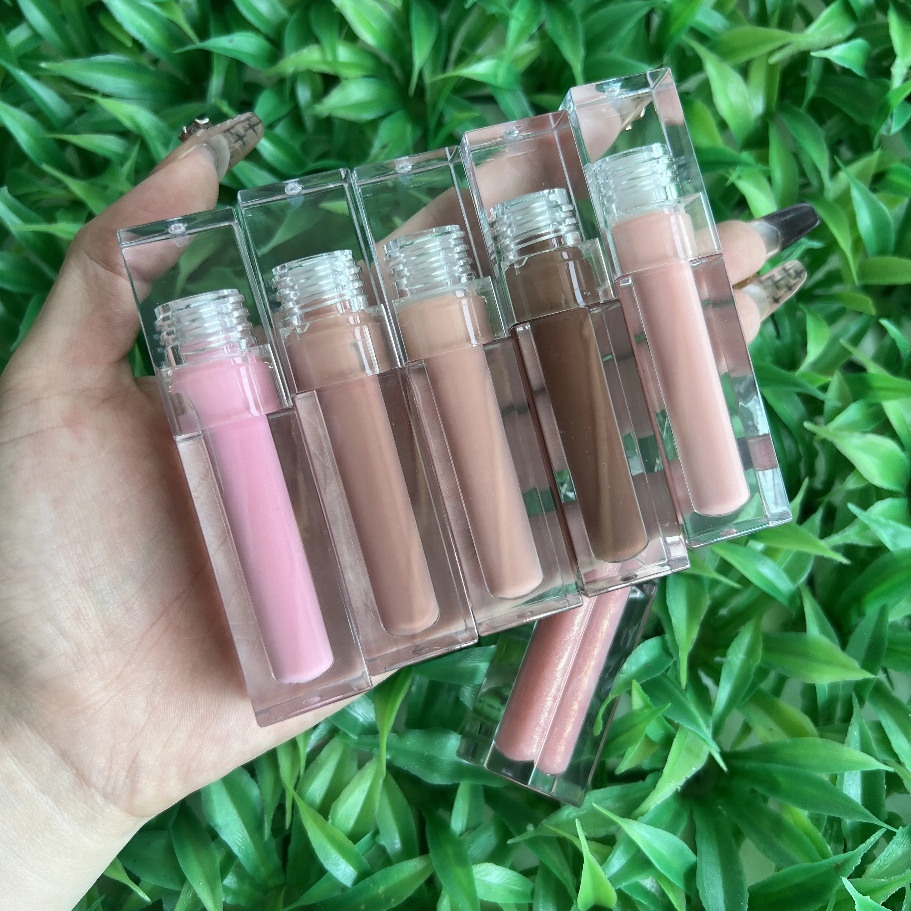 

Private Label Vendor Nude Packaging Shiny Square Tube Lip gloss with soft brush head