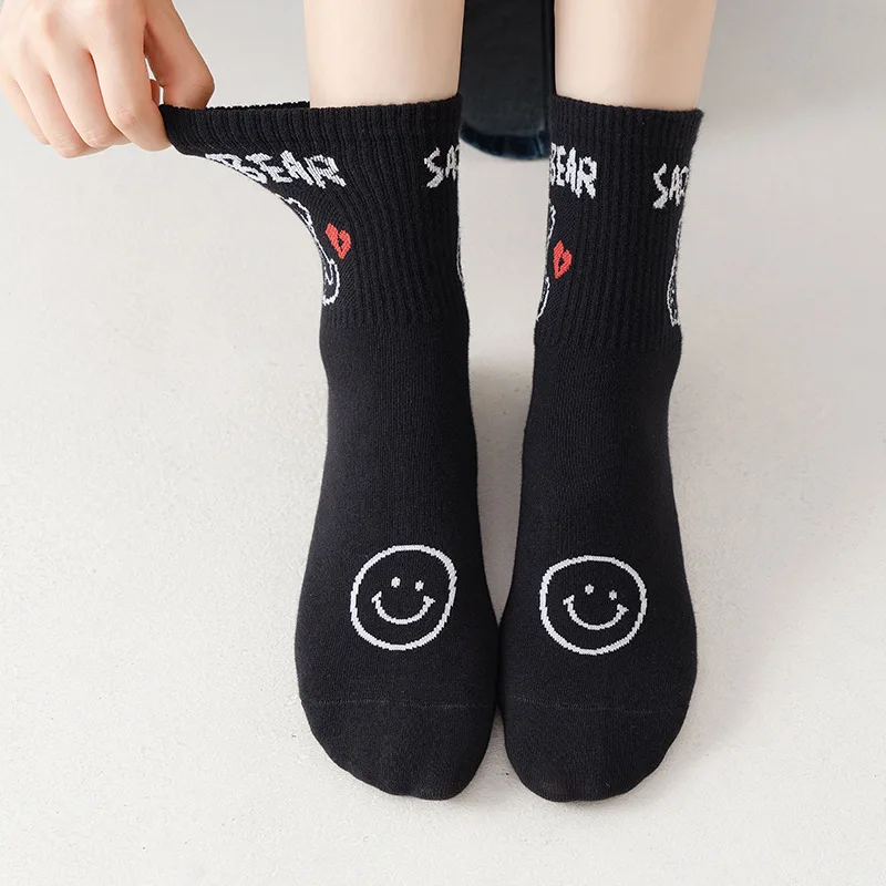 

Autumn new bear socks fashion design cartoon graffiti black and white knitted socks, Custom color