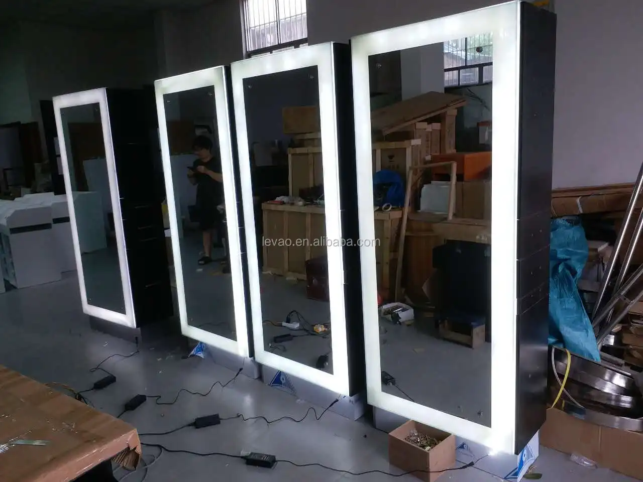 led mirror salon