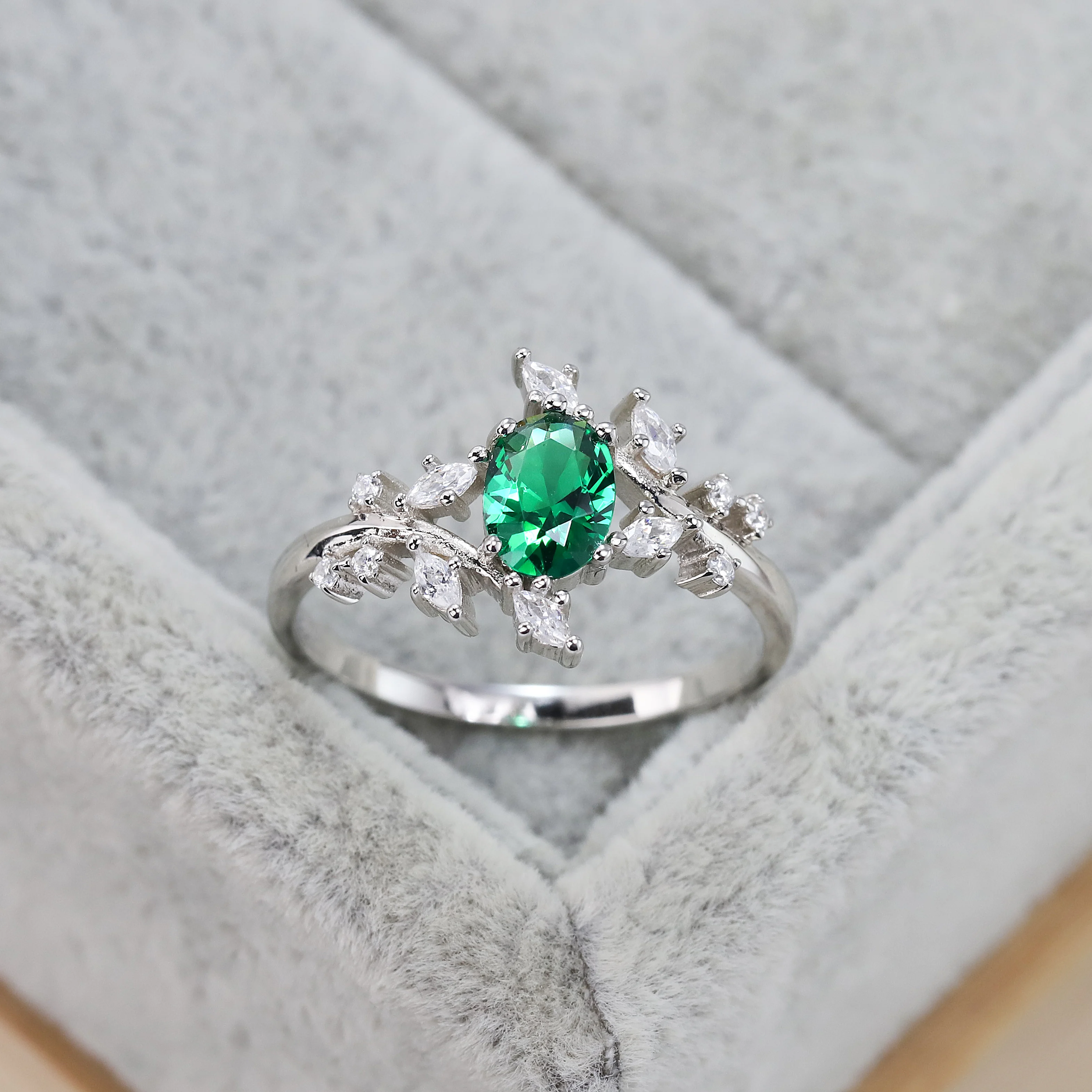 

Best selling European and American S925 silver fashion luxury wedding ring leaves zircon dark green crystal jewelry women's gift