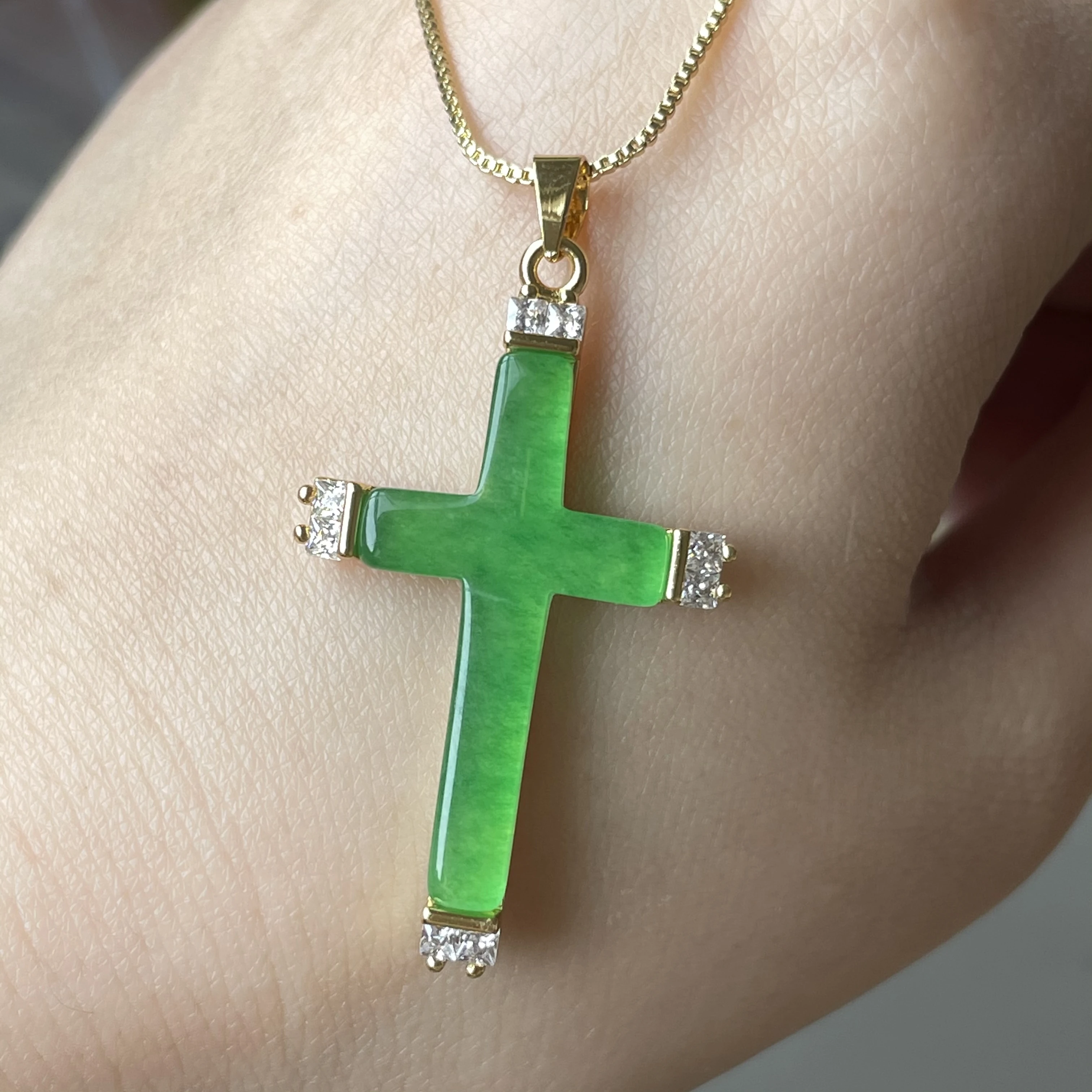 

jialin jewelry Factory Women Charms Natural Malaysian Jade Stone Green Cross Pendant Necklace