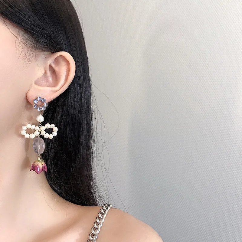 

Rose Flower Shape Vintage Long Tassel Earrings Butterfly Pearl Bow Crystal Dangling New Creative Drop Earrings Jewelry for Women