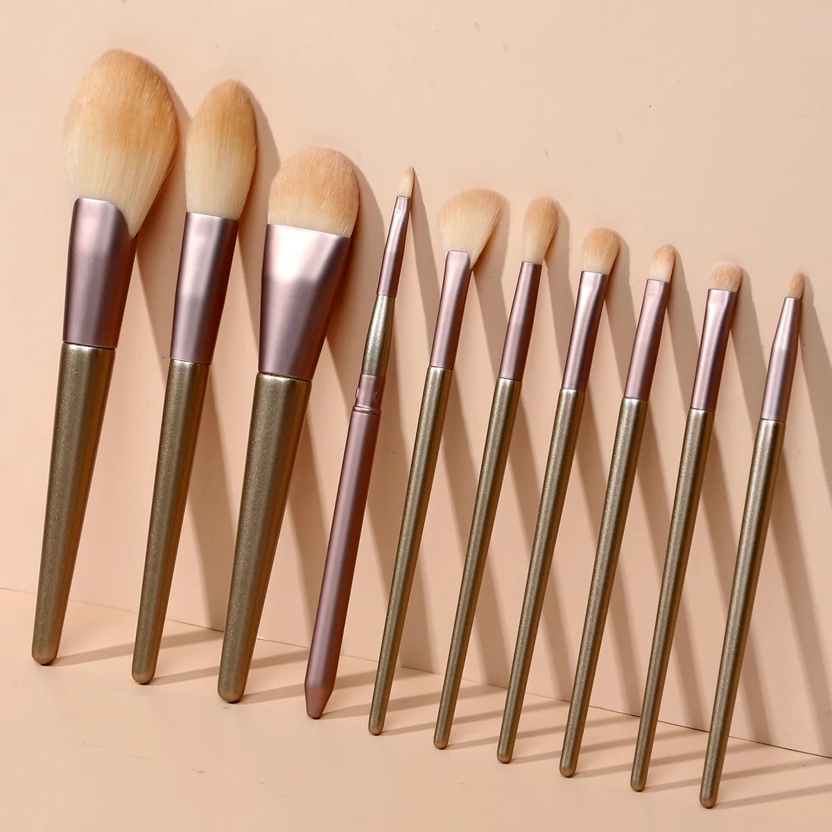 

Wholesale Professional 10 pcs Rose Gold Solid wood handle Blush Make Up Brushes Girls Daily Makeup Brush Set