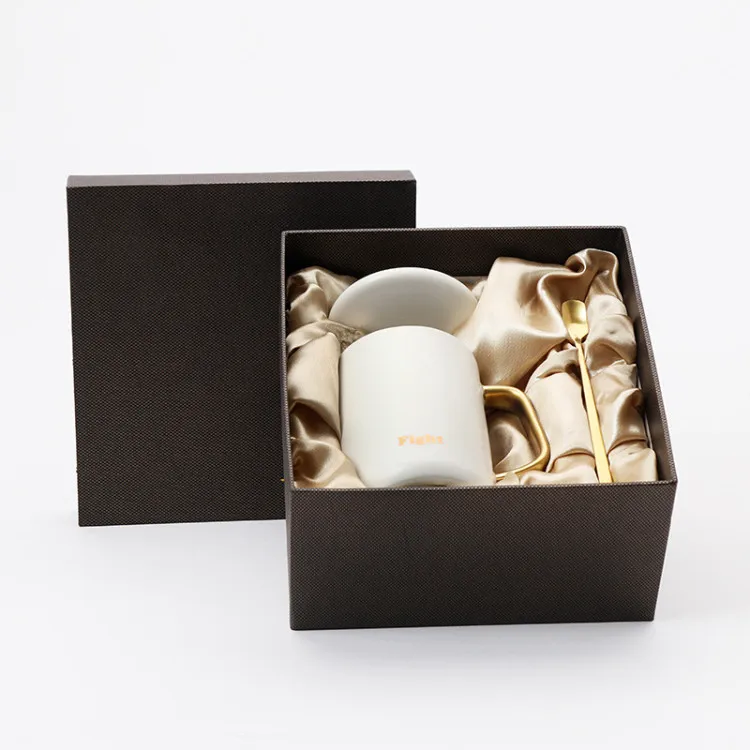 

Top selling gift package plain white ceramic milk mug wedding gift mug with lid and spoon 380ml, Same as picture or customized