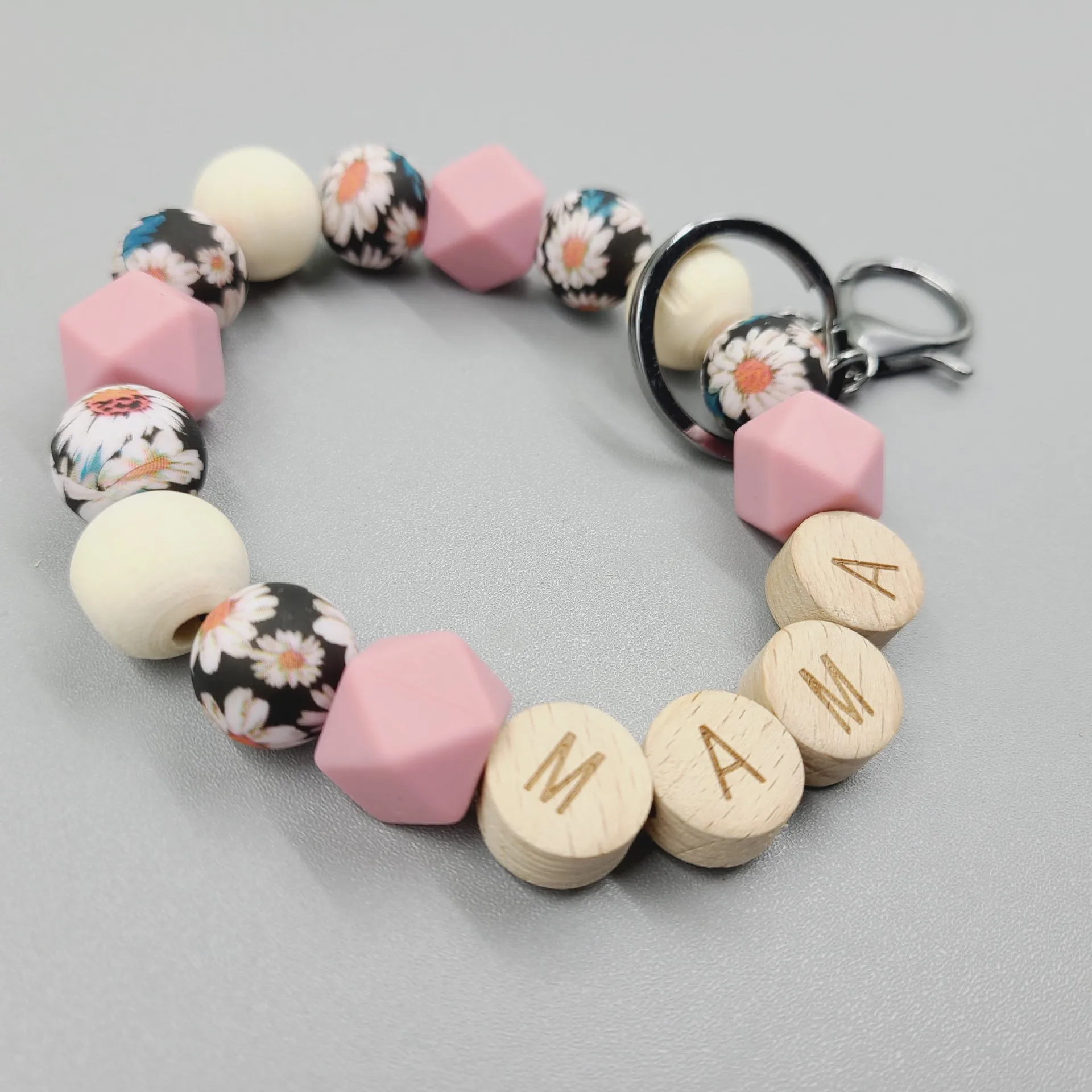 

Flower Print MAMA Wooden Bead Letter Keychain Gift for Mom Leopard Print Geometric Silicone Bracelet Keychain