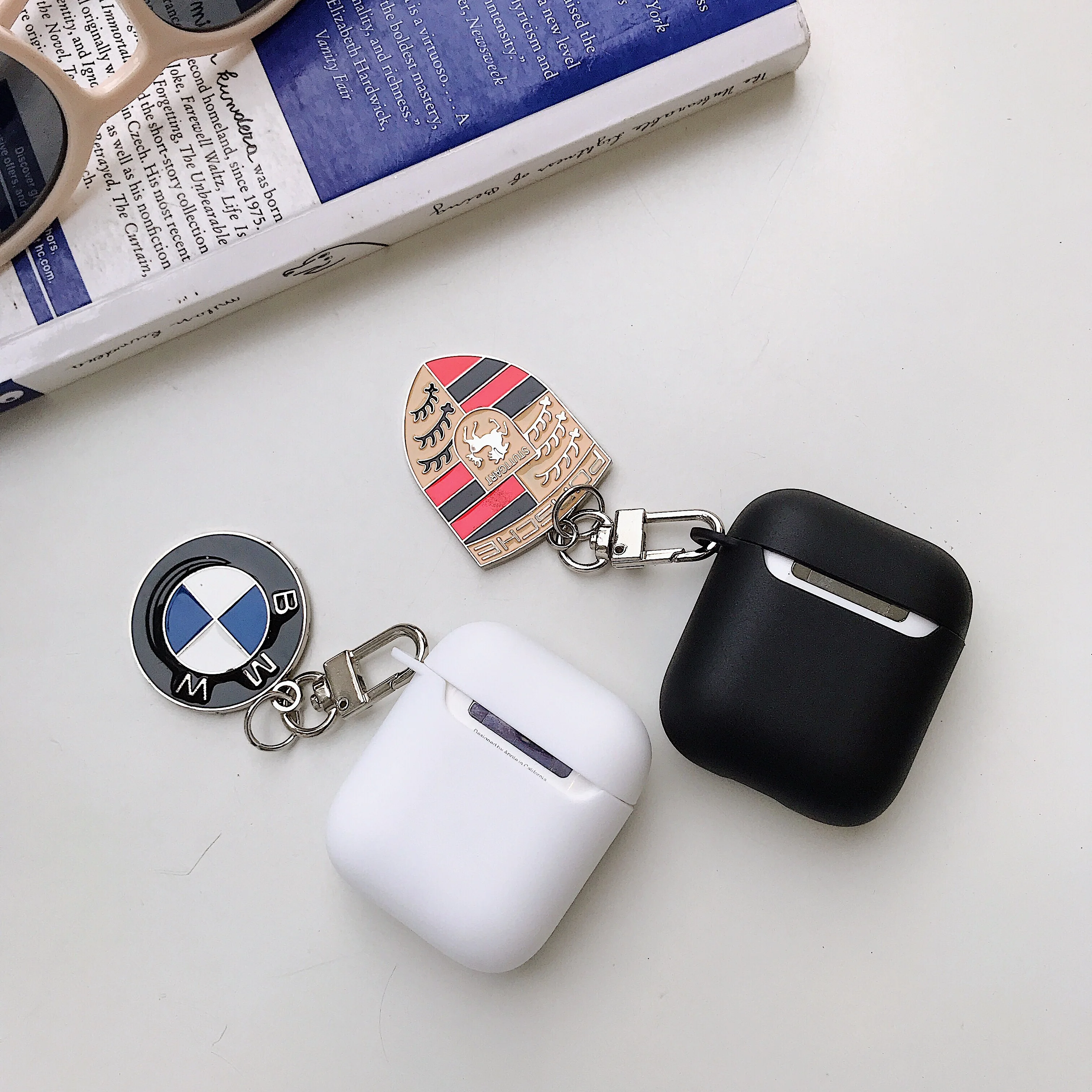 
Luxury Car Logo Pattern Earphone Case for Airpods 1 2 Silicone TPU Soft Ultra Thin Support Wireless Charging With Keychain 