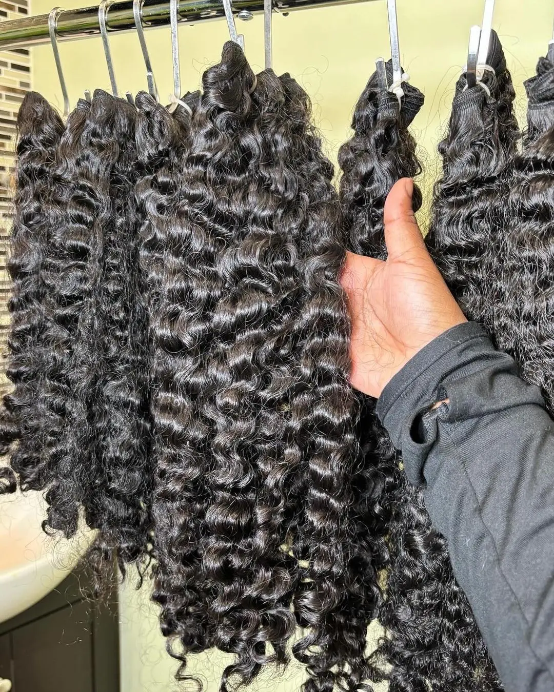 Ready to Ship Double Drawn Raw Vietnamese Burmese Curly Natural Raw Hair Bundles Raw Hair Bundles 100% Human Hair Wigs